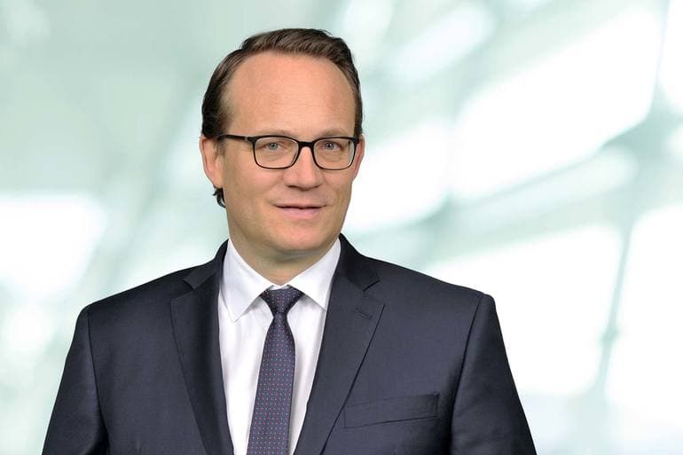 RWE-topchef får fem år mere på posten