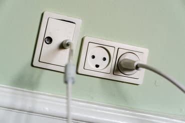 Forsyningstilsynet går ind i sag om tårnhøje elpriser efter kritik