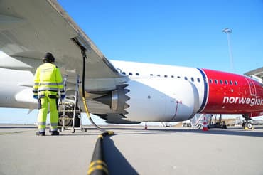 Første fly med bæredygtigt brændstof i tanken er lettet fra Aalborg