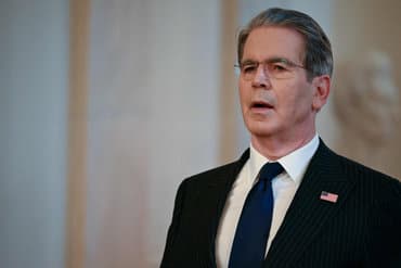 USA tillader køb af russisk olie strandet til søs i en måned