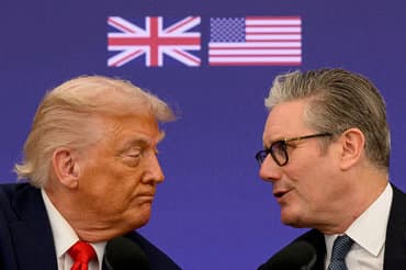 Starmer og Trump vil have praktisk plan for Hormuzstrædet