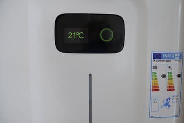 Faste elpriser og varmepumper hitter hos bekymrede forbrugere