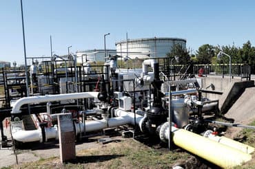 Zelenskyj melder omstridt olierørledning fra Rusland klar til brug