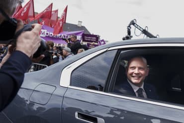 Regeringen vil hjælpe pendlere ramt af høje brændstofpriser