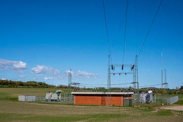 Regeringen vil prioritere projekter til elnettet med lov