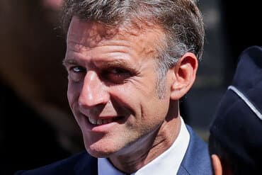 Macron vil gøre alt for at stoppe iransk told i Hormuzstrædet