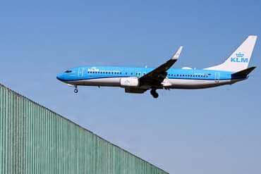 KLM får millionbøde i sag om reklamer om bæredygtighed