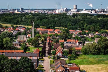 Lille by overlevede krig og oversvømmelse - nu truer grøn omstilling