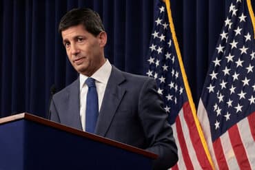 Centralbankchef varsler indsats mod USAs inflation