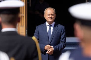 Polens regering vil sænke brændstofpris med skat på olieselskaber