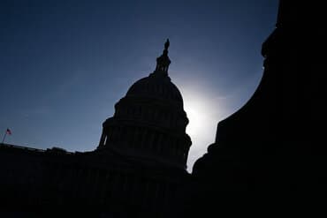 Kongressen i USA vedtager omfattende sanktionspakke mod Rusland