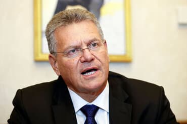EU og Kina har nået en aftale om handel med hybridbiler og råstoffer