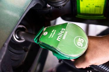 Storbritannien udskyder forbud mod salg af nye benzin- og dieselbiler